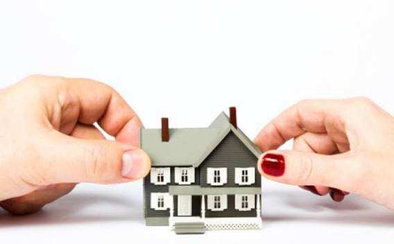 Texas Court Awards Wife the Marital Home