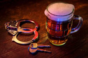 Texas dwi laws with handcuffs, car keys, and glass of beer
